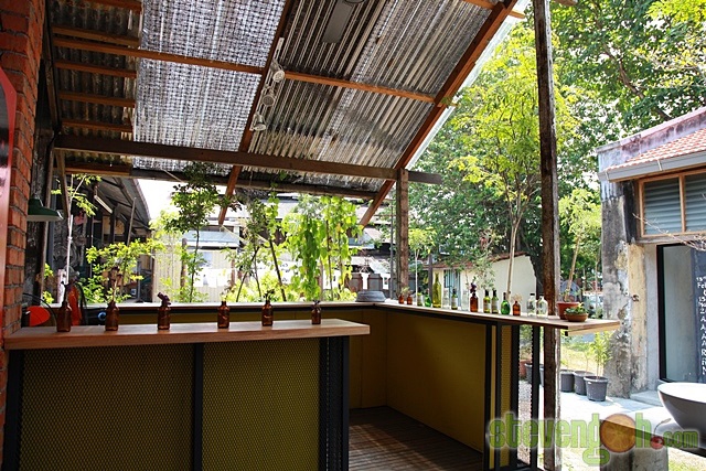 hin_bus_tavern_bricklin18